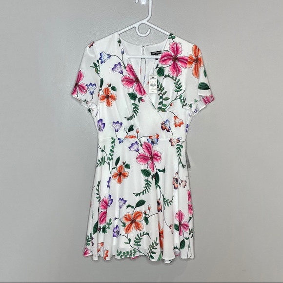 Express Floral Fit & Flare Short Sleeve Dress - Picture 3 of 8